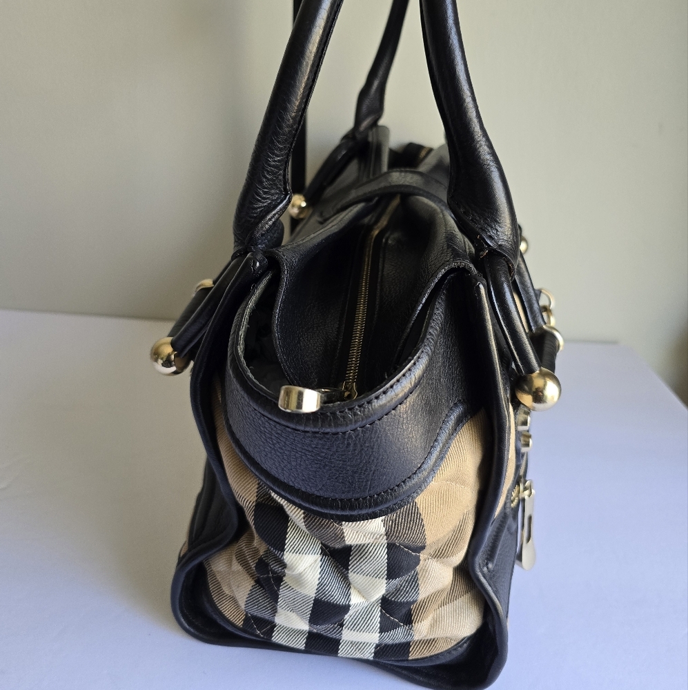 Burberry House Cjeck Quilted Large Manor Tote Bag Black - Picture 5 of 17